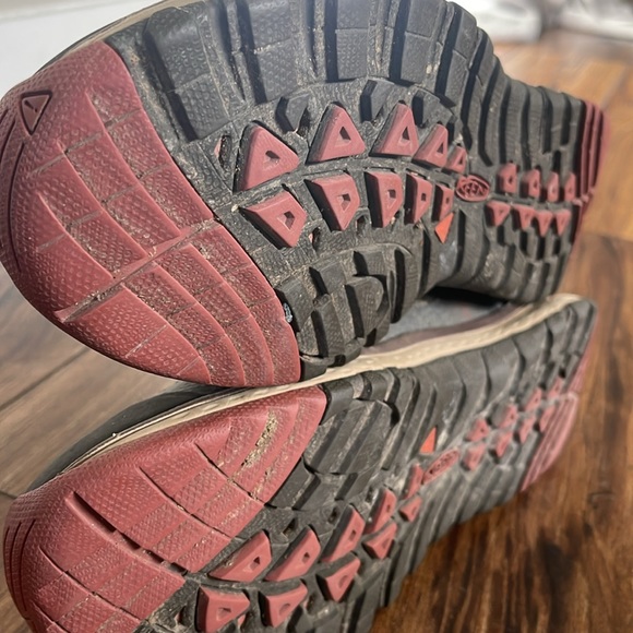 Keen Waterproof Boots - size 9 - Picture 7 of 7